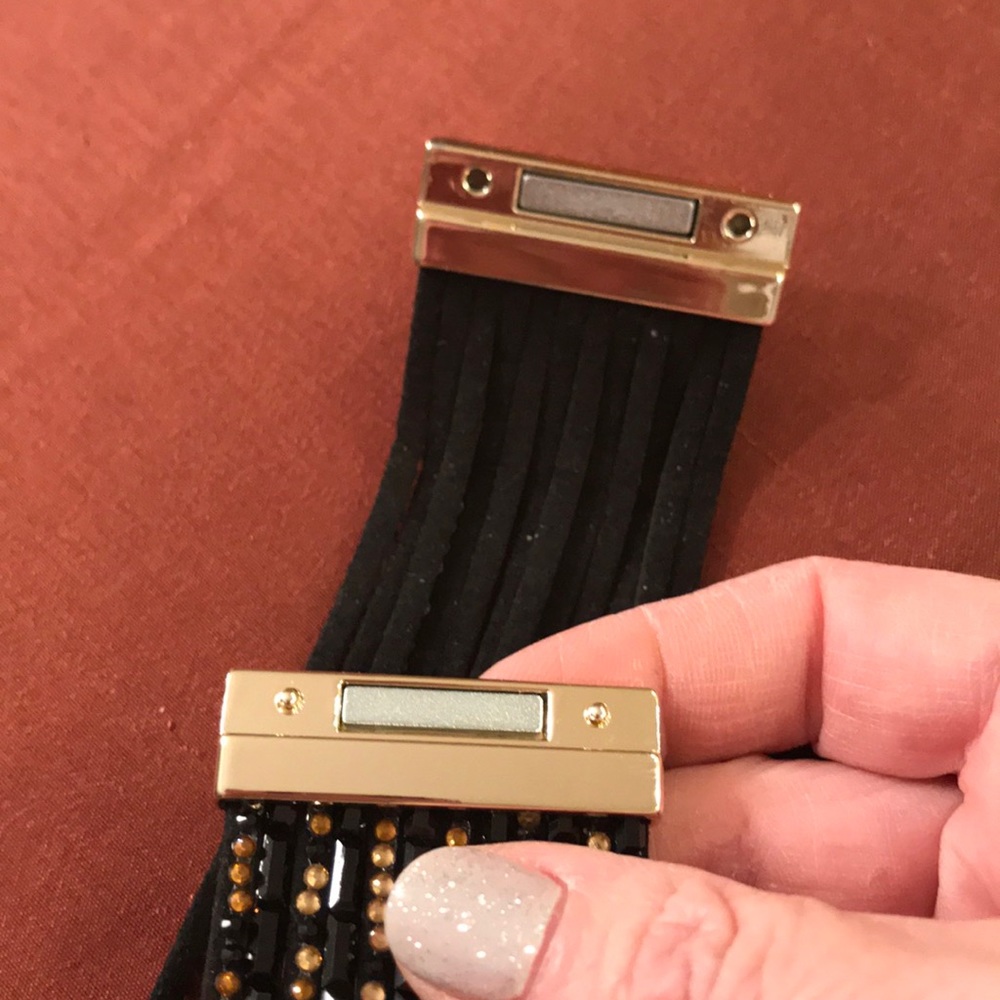 Beautiful Rhinestone magnetic bracelet - Picture 7 of 8